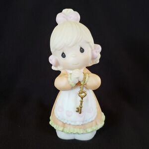 Vintage Avon 1998 Precious Moments “Love is the Key” Porcelain Figurine #482242